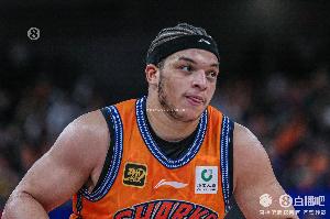 媒体人:洛夫顿比前2场表现更好 但情绪若控制不好或付出失利代价