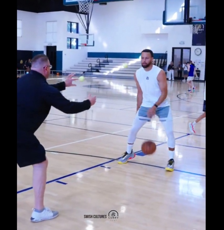 manbetx万博官网-一起看库里花式高级训练！这对专注力的要求简直逆天