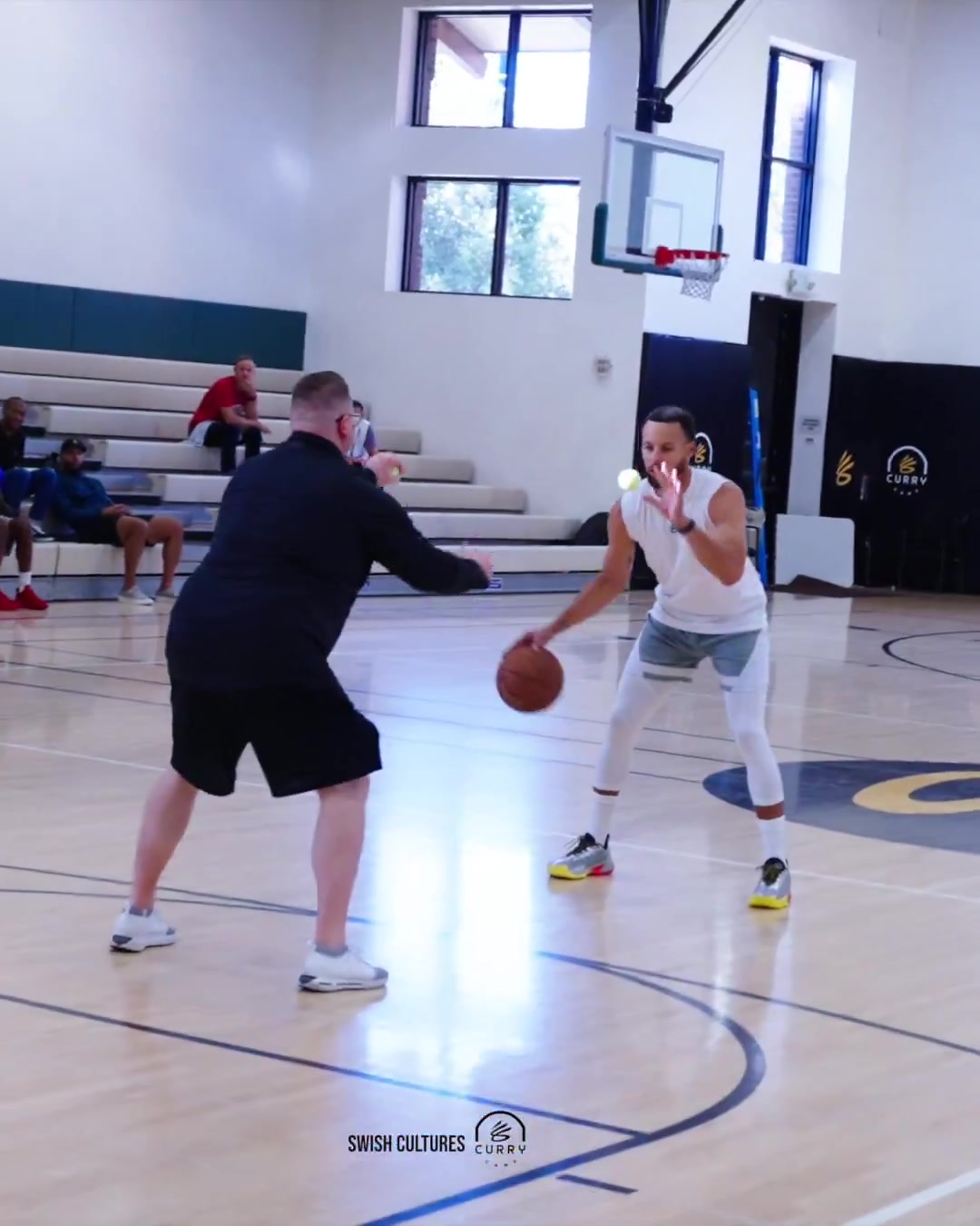 manbetx万博官网-一起看库里花式高级训练！这对专注力的要求简直逆天