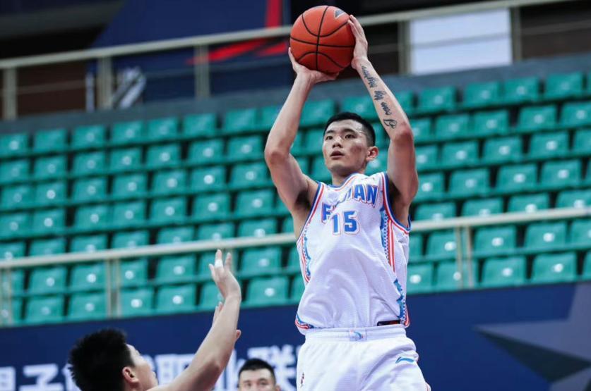 山东男篮完成重要签约！CBA顶级射手驰援，巅峰时期场均轰19分4板