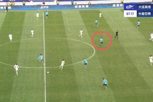 manbetx万博官网-伊万考虑下？大连英博单后腰廖锦涛攻防一体，吧友打分9.6分！