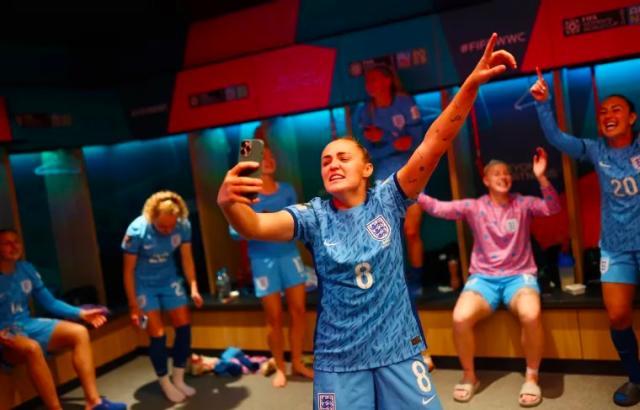 万博体育-【专栏】王勤伯：球队团建，不仅是唱首歌